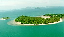 Photo aerienne des iles Rang Yai et Noi